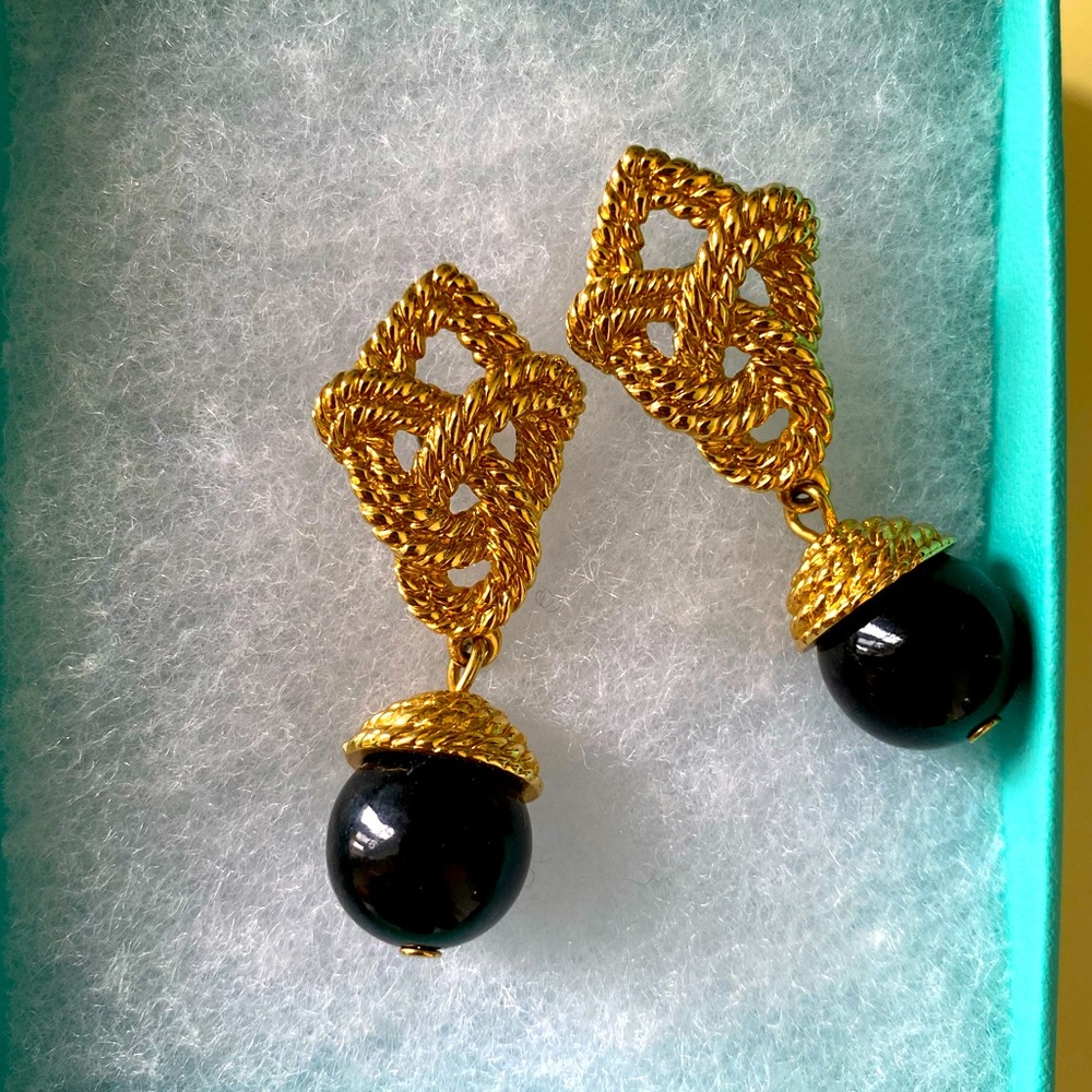 Vintage earrings gold tone with black bead